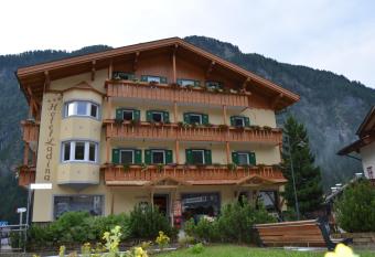 Hotel Ladina has Balcony rooms