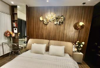 Toi s Travel Home Central allows 18 year olds to book a room