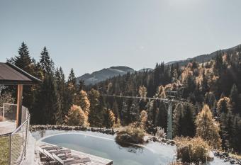 Berghotel Pointenhof has Balcony rooms