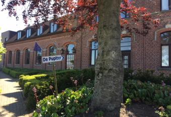 Hotel De Pupiter allows 18 year olds to book a room