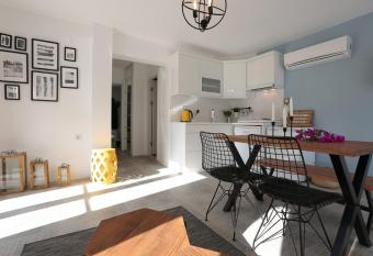 Seaside Suites Akyaka allows 18 year olds to book a room