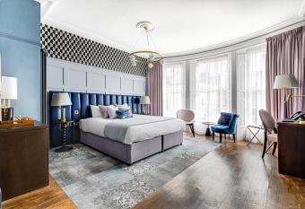 St Martins Lodge allows 18 year olds to book a room