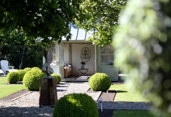 Green Cottage allows 18 year olds to book a room