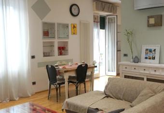 Interno 10 allows 18 year olds to book a room