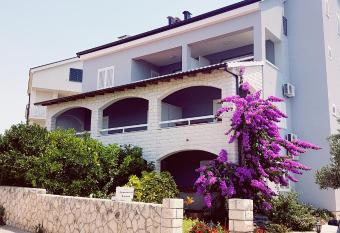 APARTMENTS LUMA 1 has Balcony rooms