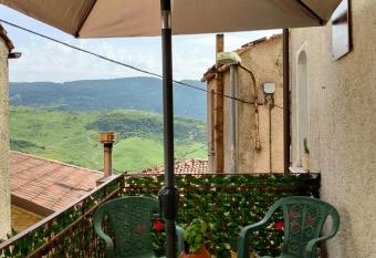 La Via di Fuga has Balcony rooms