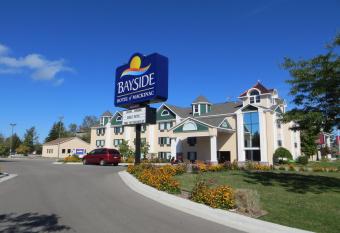 Bayside Hotel of Mackinac allows 18 year olds to book a room
