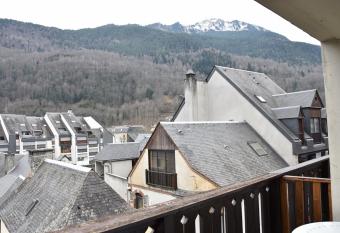La montagne d aure has Balcony rooms