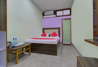 OYO Hotel Dhara allows 18 year olds to book a room