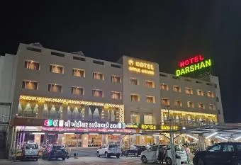 Flagship 13124 Hotel Pyramid allows 18 year olds to book a room