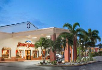 Howard Johnson by Wyndham Ft. Myers FL has Smoking rooms