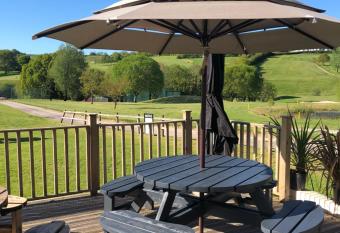 Fingle Glen Golf Hotel at Bishops Park allows 18 year olds to book a room