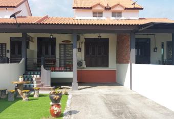 TeratakMuslim H H allows 18 year olds to book a room