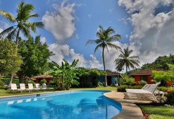 Hotel Bahia Esmeralda allows 18 year olds to book a room