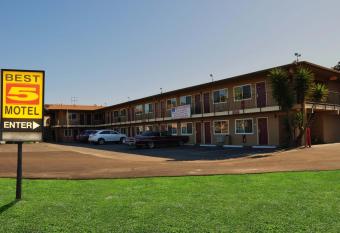 Best 5 Motel has Smoking rooms