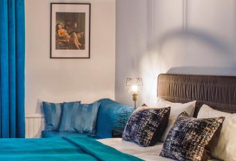 Kaunas Old Town Apartment allows 18 year olds to book a room