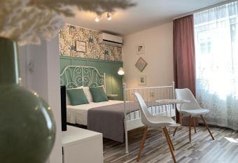 Romantic Apartment allows 18 year olds to book a room