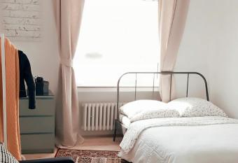 Cozy-City-Central Apartment allows 18 year olds to book a room