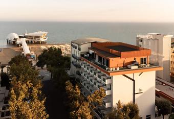 Hotel Lampara has Balcony rooms