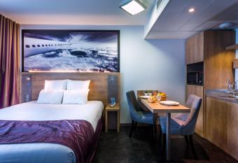 Kyriad Prestige Saint Nazaire has Balcony rooms