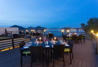 Panna Vilas - A Lake Facing Boutique Hotel has Balcony rooms