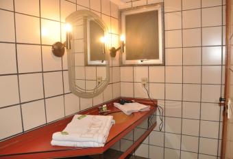 Hotel F  nix (Adult Only) has rooms with a private hot tub