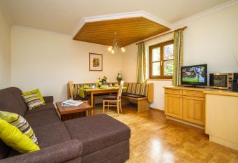 Ferienhaus Niedermoser has Balcony rooms