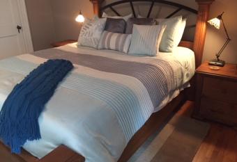 Cottage on Caledonia has Balcony rooms