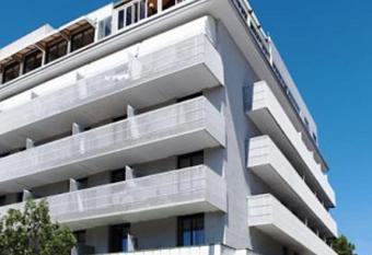 Hotel San Carlo allows 18 year olds to book a room