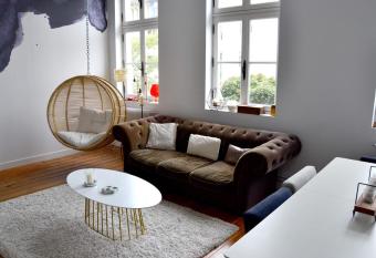 Chambre d  h  tes Chez Manon et Hugo allows 18 year olds to book a room