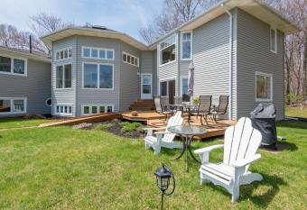 Chez Nous has Balcony rooms