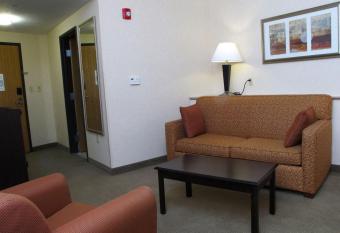 Holiday Inn Express Salt Lake City South-Midvale By IHG has rooms with a private hot tub