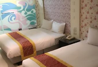              has rooms with a private hot tub