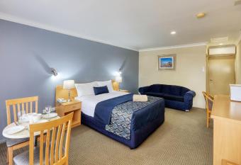 Edward Parry Motel and Apartments has Balcony rooms