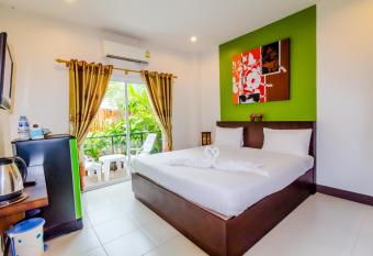 Baan Yuyen Karon Guesthouse allows 18 year olds to book a room