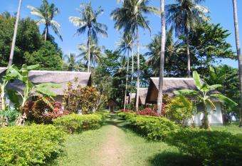 Lanta Coral Beach Resort has Balcony rooms