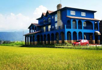 Fly Inn           has Balcony rooms