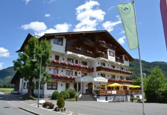 Hotel Neuwirt has Balcony rooms