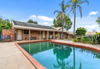 Comfort Inn Greensborough allows 18 year olds to book a room