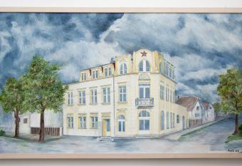 Hotel Modr   hv  zda Sadsk   allows 18 year olds to book a room