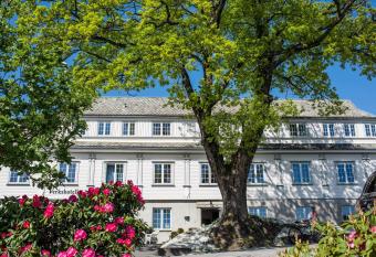 Verkshotellet J  rpeland allows 18 year olds to book a room