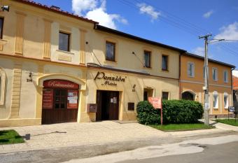 Penzi  n M  ria has Balcony rooms