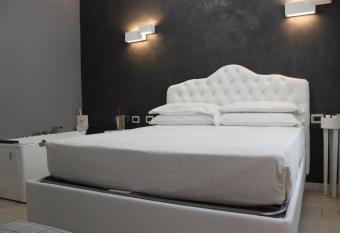 Jacuzzi apartament by parmacentro b&b allows 18 year olds to book a room