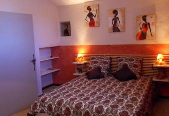 Le Jardin d Ivana has rooms with a private hot tub