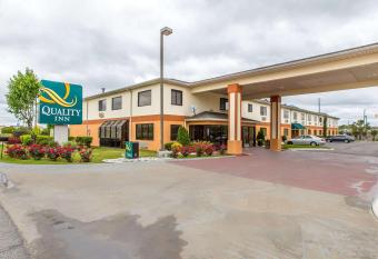 Quality Inn Montgomery South has Smoking rooms