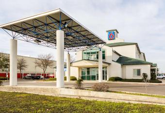Motel 6-San Antonio, Tx - Sea World North has Smoking rooms