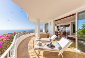 Grand Miramar All Luxury Suites & Residences allows 18 year olds to book a room