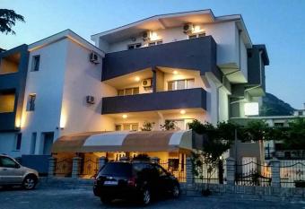 Apartments Kojic has Balcony rooms