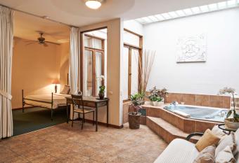 Fleur de Lys has Balcony rooms