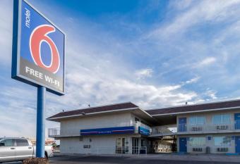Motel 6 El Centro has Smoking rooms